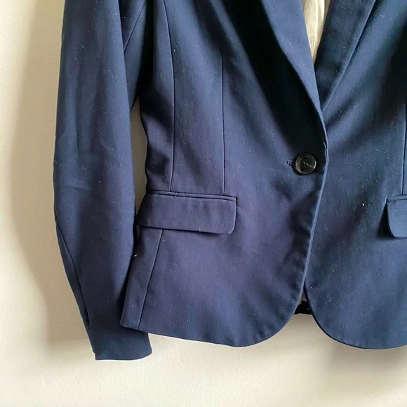 LAST CHANCE - H&M fitted single breasted navy Blazer - Picture 2 of 3